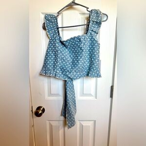 Kirious Crop top with tie in back